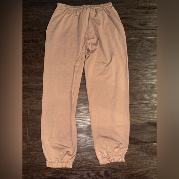 Vuori boyfriend sweatpants size medium tan - Picture 5 of 8